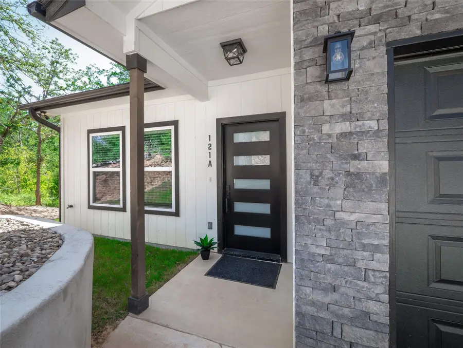 121 S Kanaio Dr #A & B, Bastrop, TX 78602 - #3