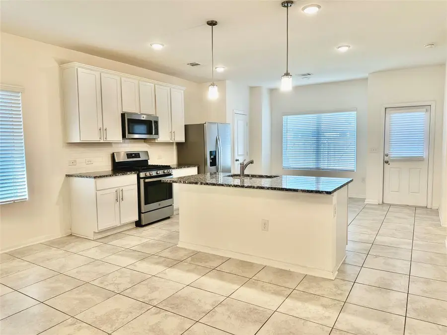 105 Eagle Lake Dr, Hutto, TX 78634 - Image #3