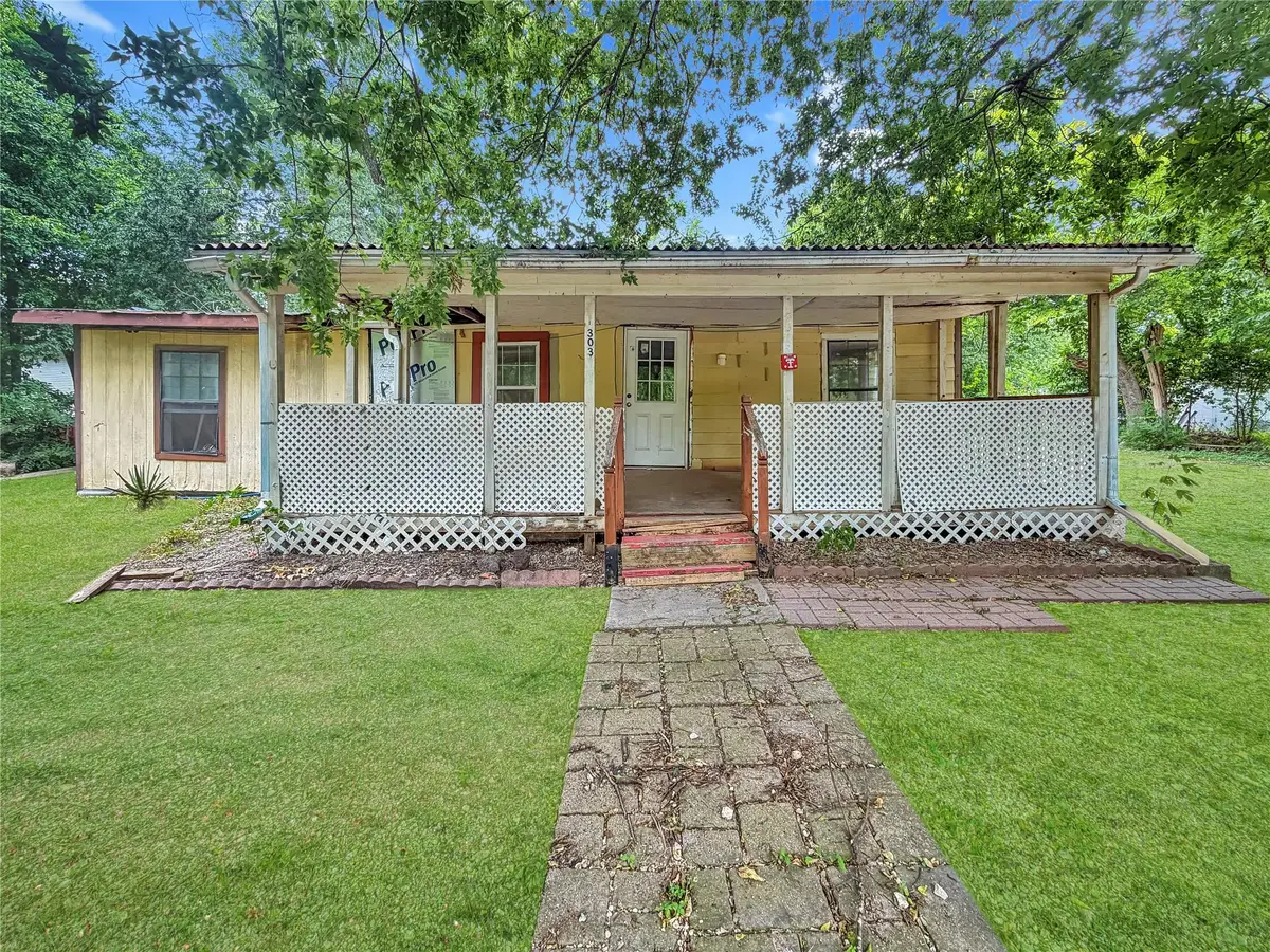 303 N Lexington St, Holland, TX 76534 - #1