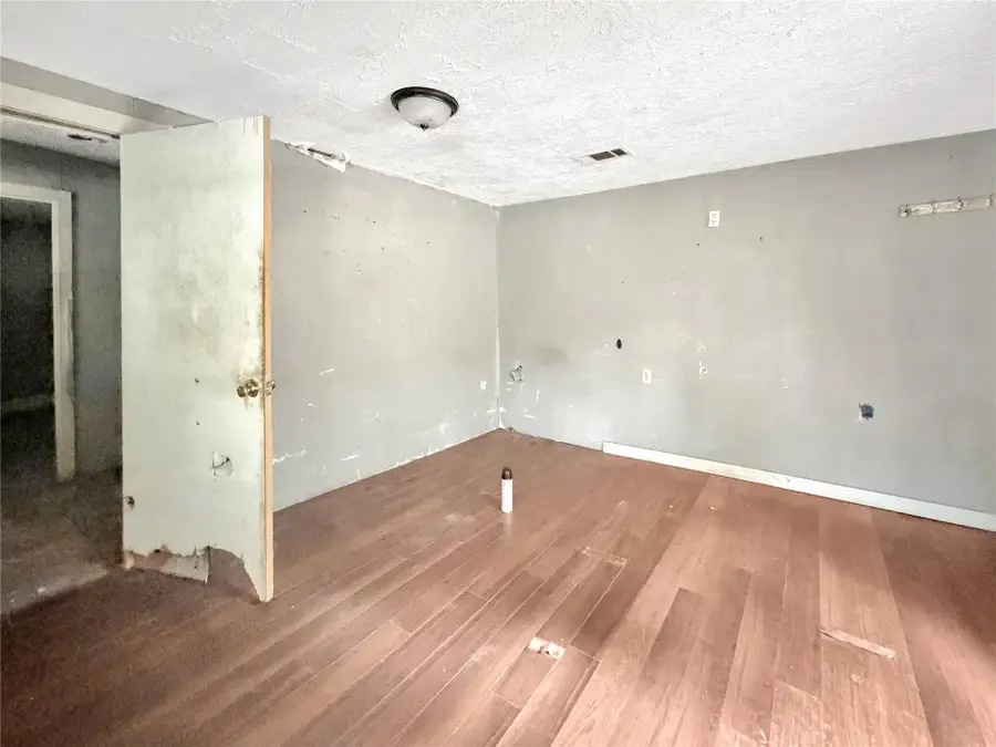 303 N Lexington St, Holland, TX 76534 - #3