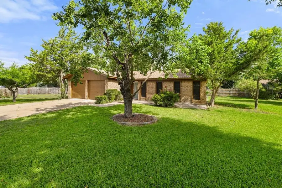704 Brookwood Cir, Taylor, TX 76574 - #3