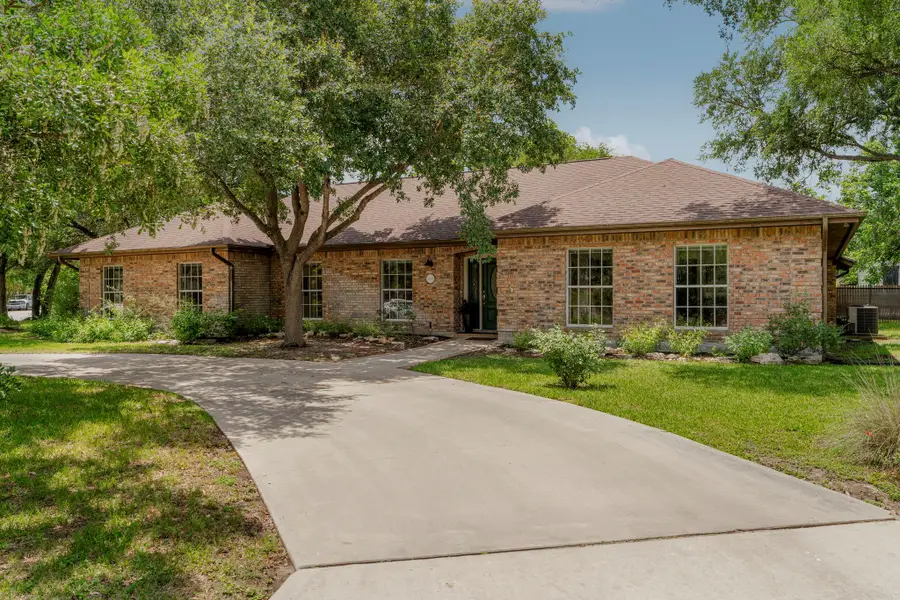 400 Hackberry St, Lockhart, TX 78644 - #3