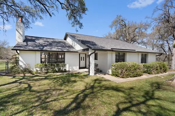 336 Live Oak Dr, Mountain City, TX 78610