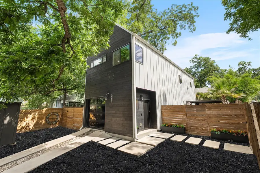 2214 Garden St #2, Austin, TX 78702 - #3