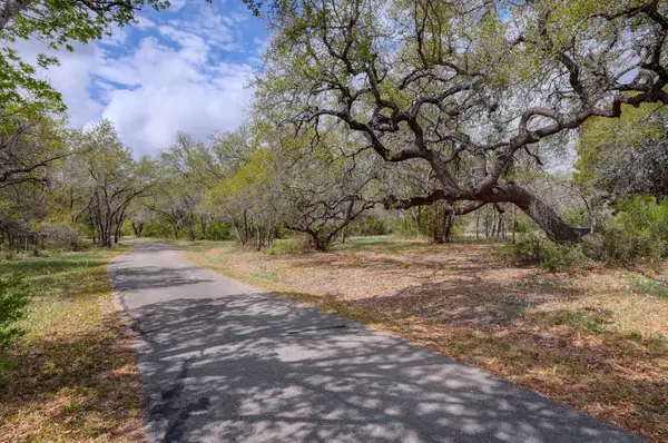 325 Crystal Meadows Dr, Kyle, TX 78640