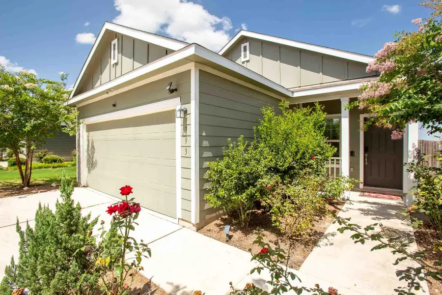 393 Moon Stone Trl, Buda, TX 78610 - #2
