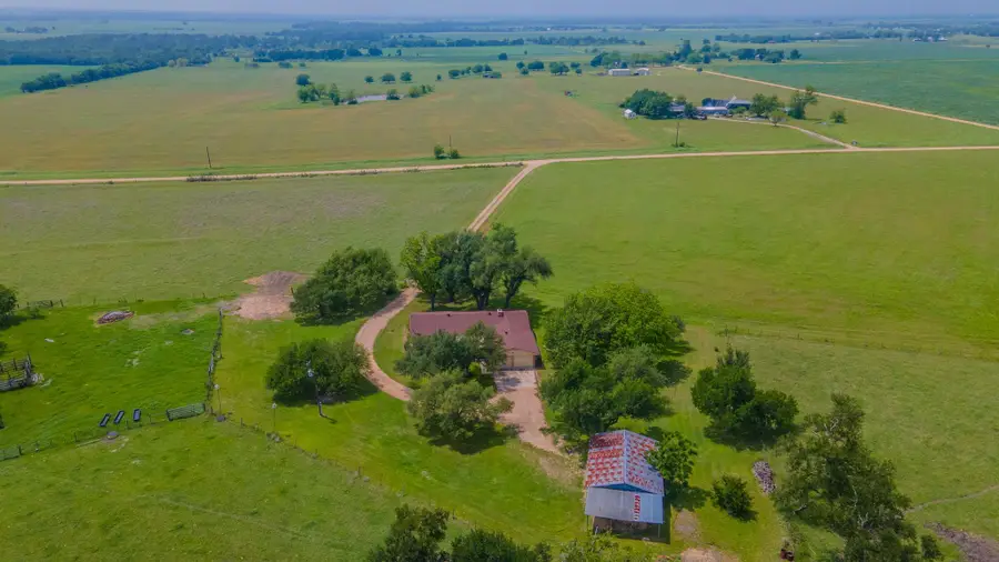 3053 Hobby Creek Rd, Burlington, TX 76519 - #3