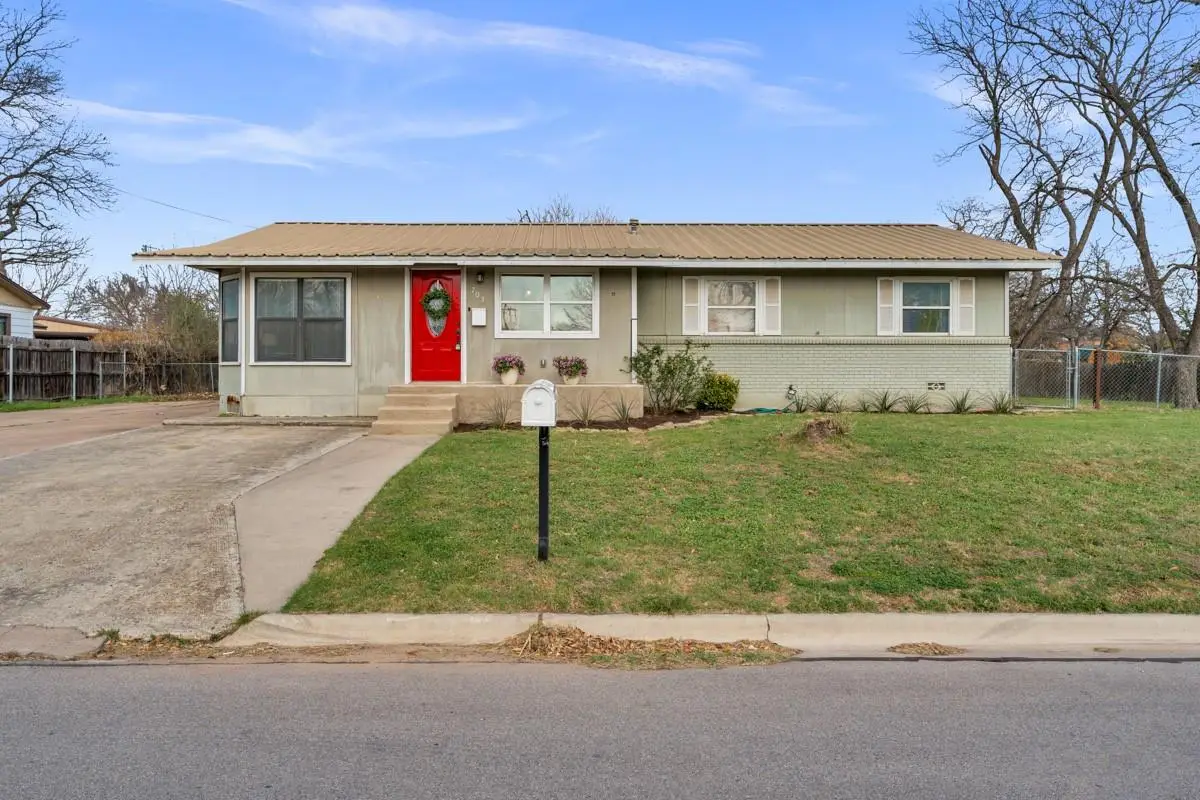 703 N Pierce St, Burnet, TX 78611 - #1