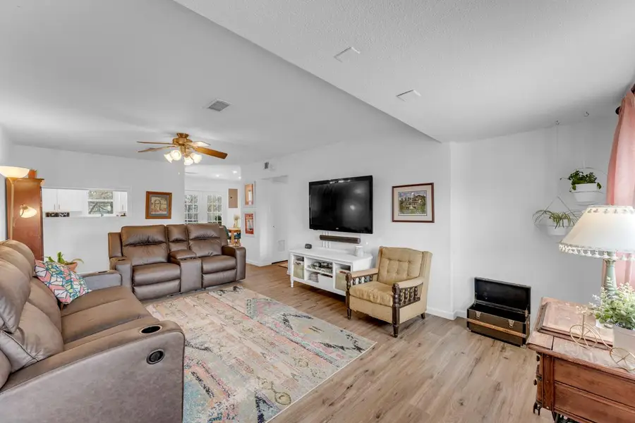 703 N Pierce St, Burnet, TX 78611 - #2