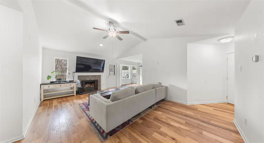 4015 Alexandria Dr, Austin, TX 78749 - #3