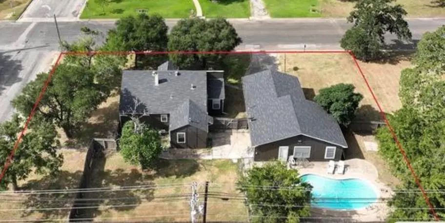 1479 E Hempstead St, Giddings, TX 78942 - #1