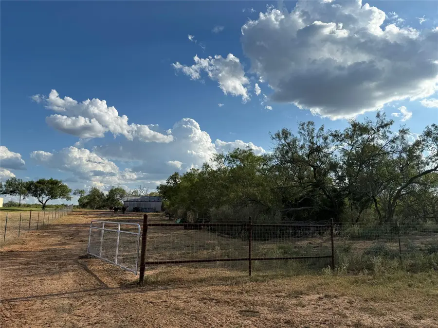 421 Zion Hill Rd, Seguin, TX 78155 - Image #2