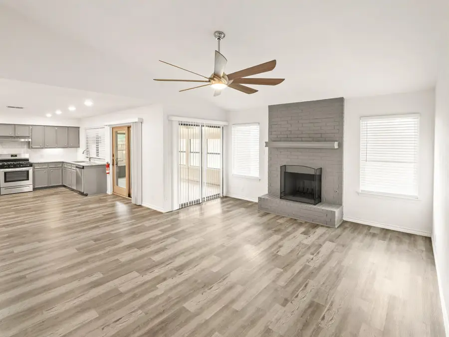 1003 Whispering Dr, Round Rock, TX 78664 - #2