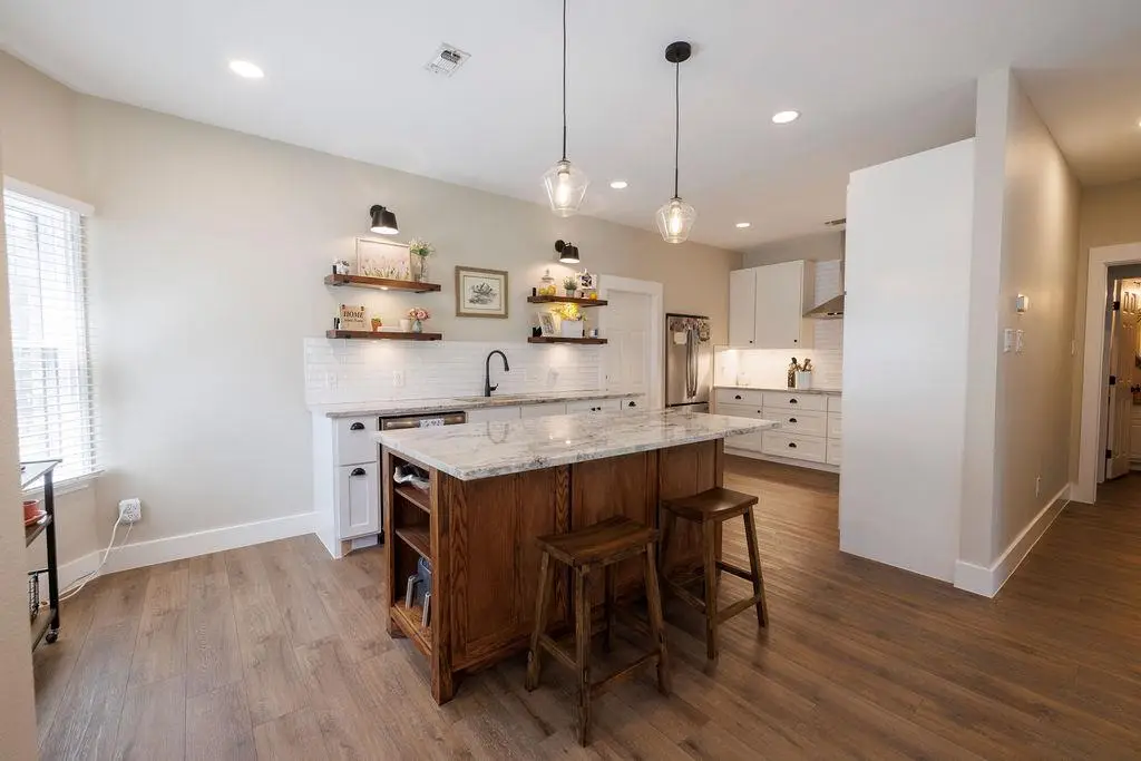 5 Champions Ln, Lakeway, TX 78734 - #1