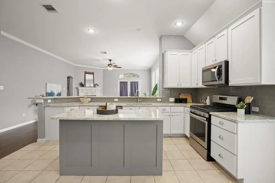 7008 W Magic Mountain Ln, Round Rock, TX 78681 - #2