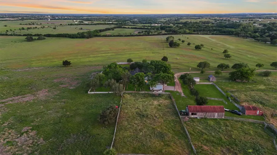 9058 Sam Houston Rd, Brenham, TX 77833 - Image #2