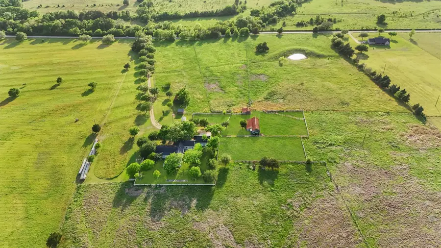 9058 Sam Houston Rd, Brenham, TX 77833 - Image #3