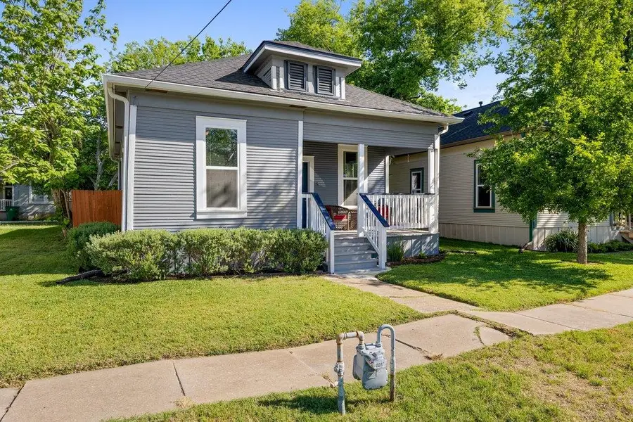314 W Third St, Taylor, TX 76574 - #2