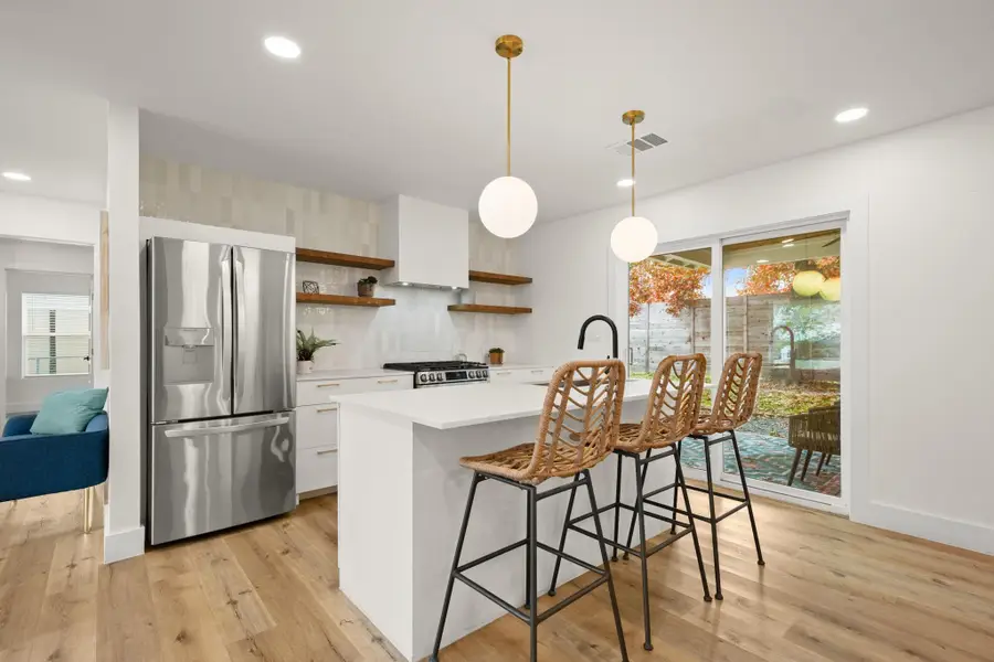 207 White Oak Dr, Austin, TX 78753 - Image #2