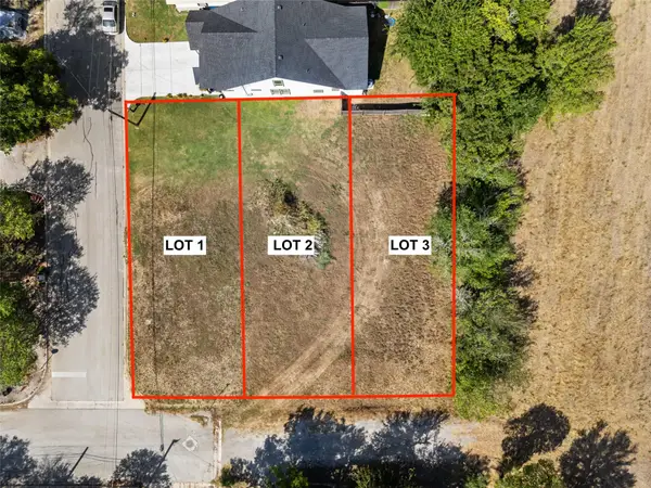 915 Torres St, Lockhart, TX 78644
