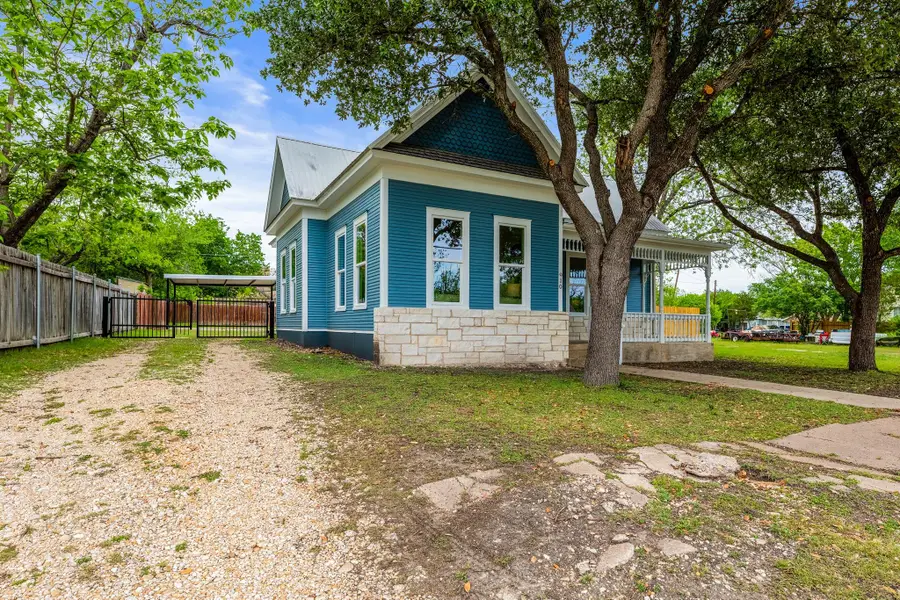 910 W 4th St, Taylor, TX 76574 - #3