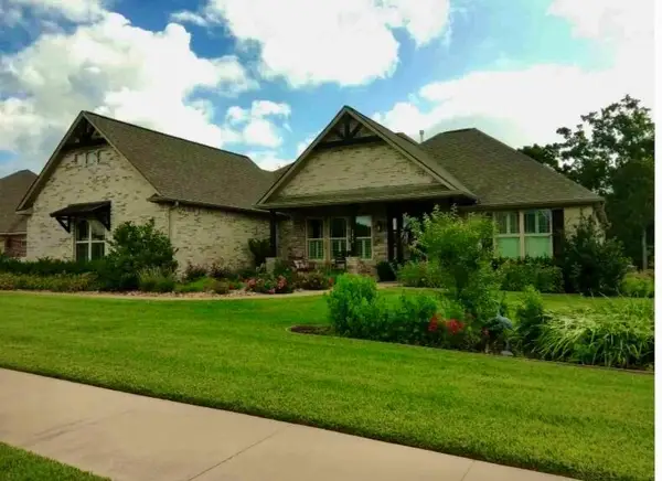 1910 Spanish Moss Dr, College Station, TX 77845