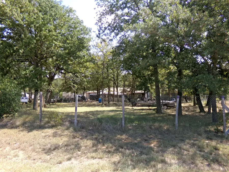 386 Hidden Oaks Dr, Elgin, TX 78621 - Image #2