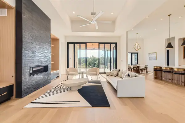 8701 Rollins Dr, Austin, TX 78738