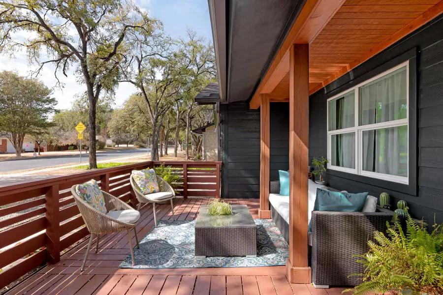 2006 Matthews Ln, Austin, TX 78745 - Image #2