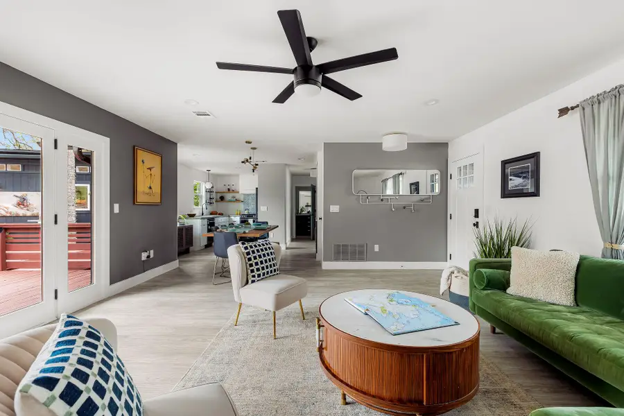 2006 Matthews Ln, Austin, TX 78745 - Image #3