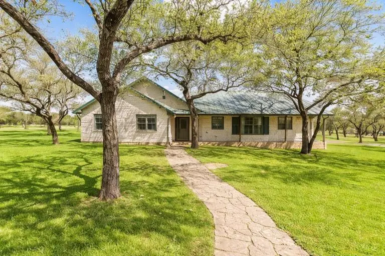 434 W Turner Ct, Johnson City, TX 78636 - #3