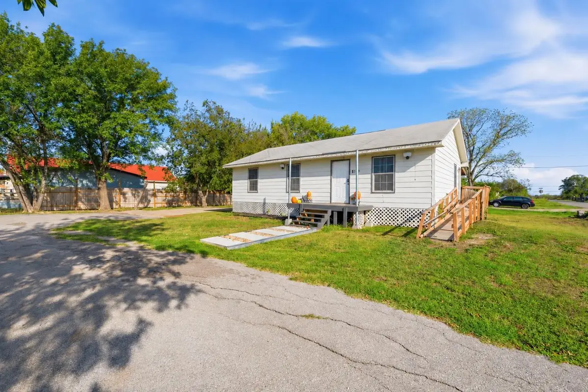 309 E Parsons St, Manor, TX 78653 - #1
