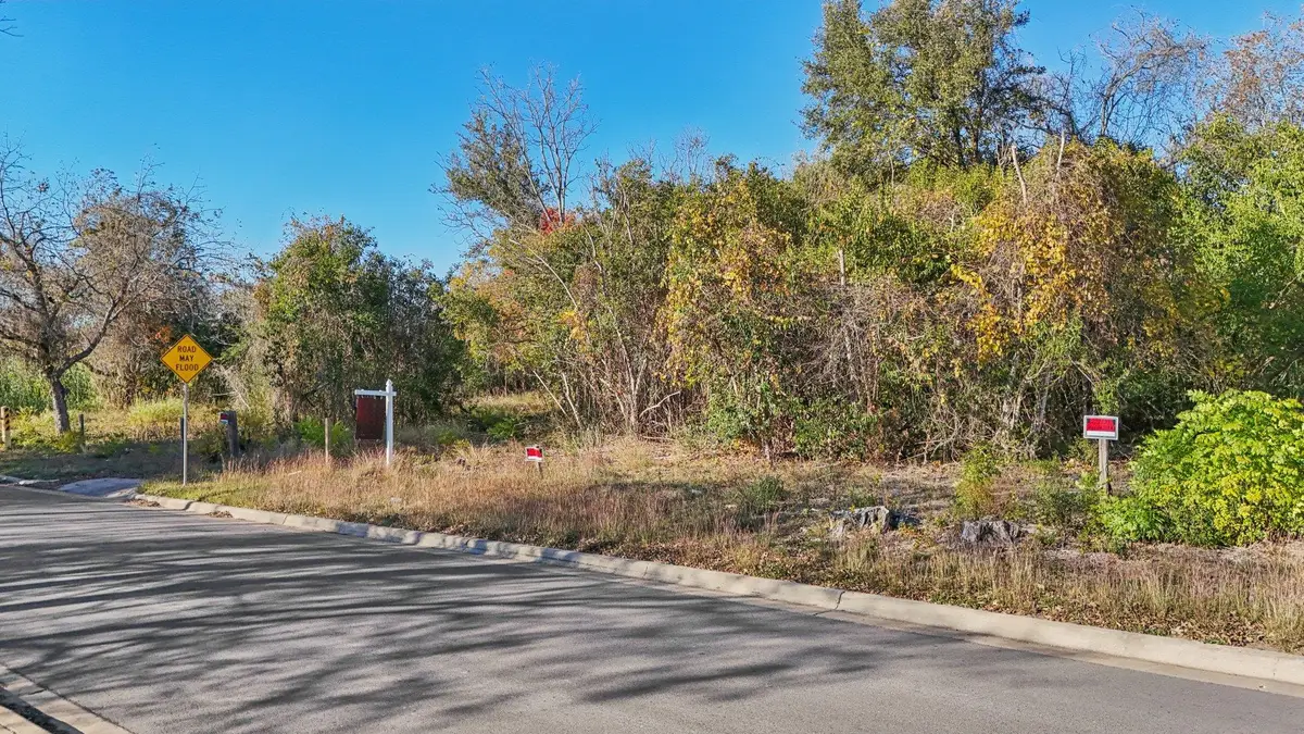 131 W Nash St, Round Rock, TX 78664 - Image #1