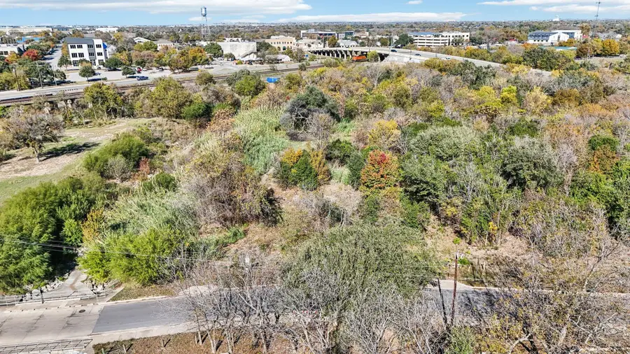 131 W Nash St, Round Rock, TX 78664 - Image #2