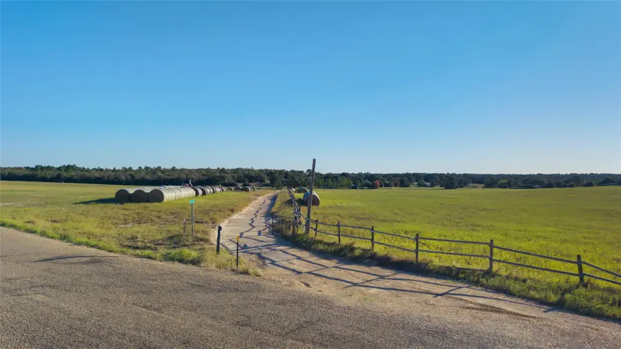 245 Country Ln, McDade, TX 78650 - #3