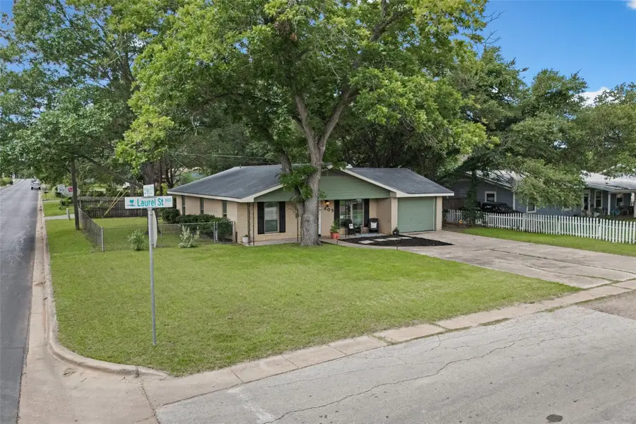 609 Laurel St, Bastrop, TX 78602 - #2