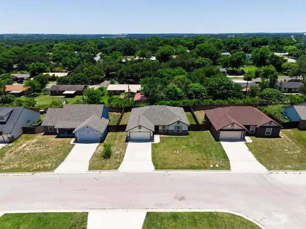 1124 Limestone Dr Dr, Lampasas, TX 76550