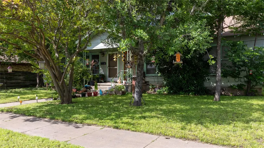 304 S Walnut St #A, B, & C, Lampasas, TX 76550 - #3