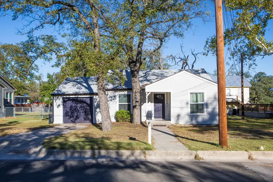 205 S Porter St, Lampasas, TX 76550 - #2