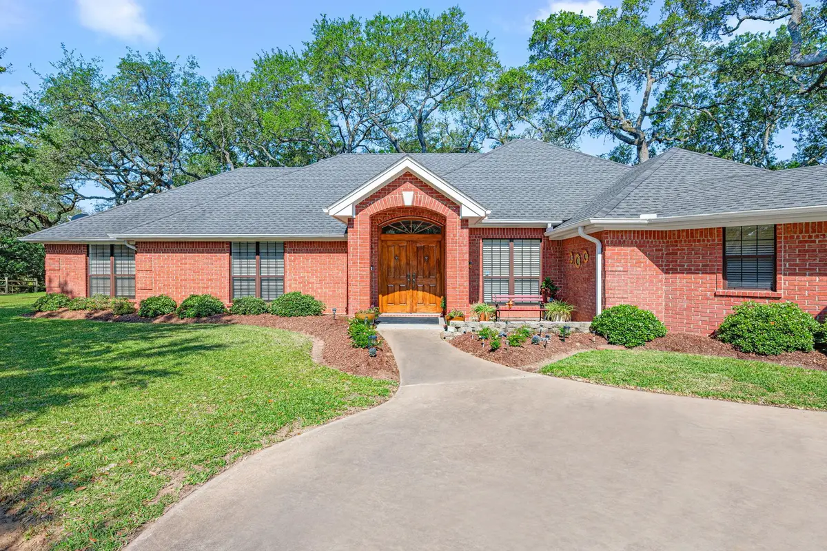 119 Creek Bend Ln, Columbus, TX 78934 - #1