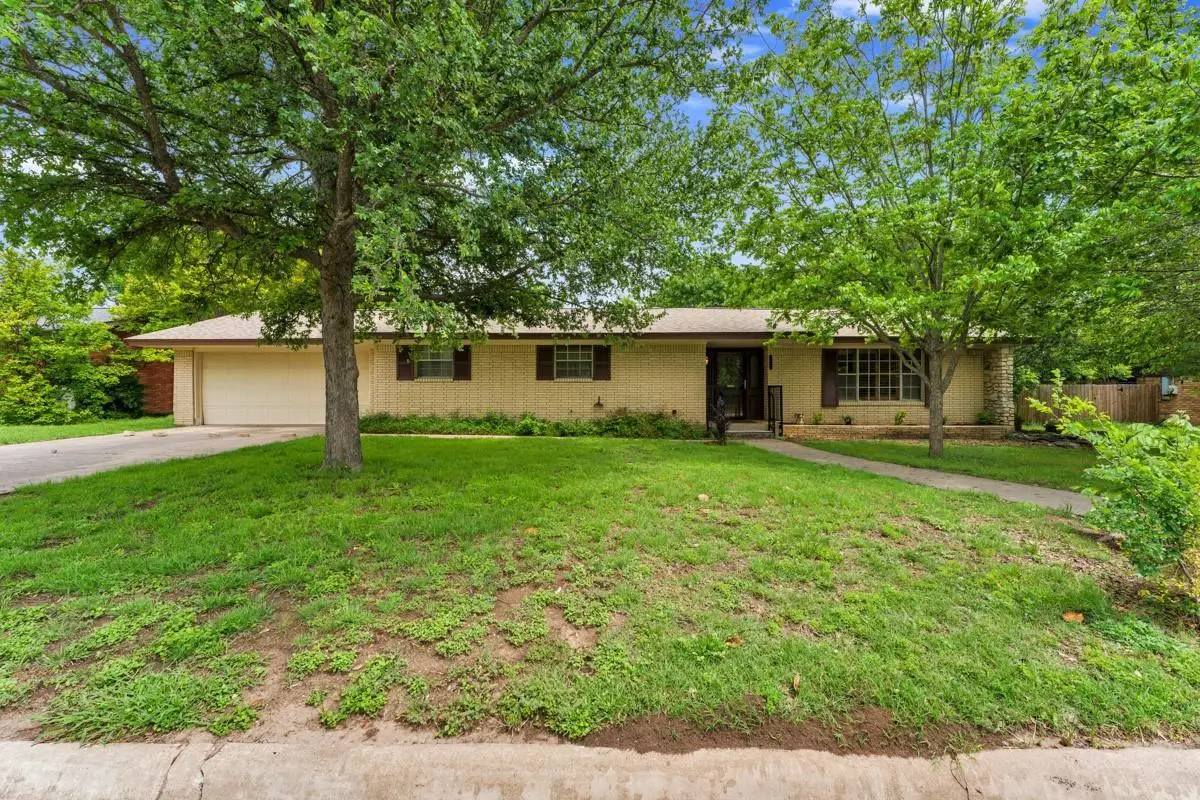1011 N Vanderveer St, Burnet, TX 78611 - #1