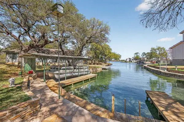 102 Cove Ln, Sunrise Beach, TX 78643