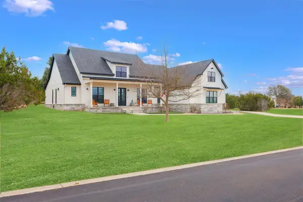 231 Hacienda Pl, Dripping Springs, TX 78620