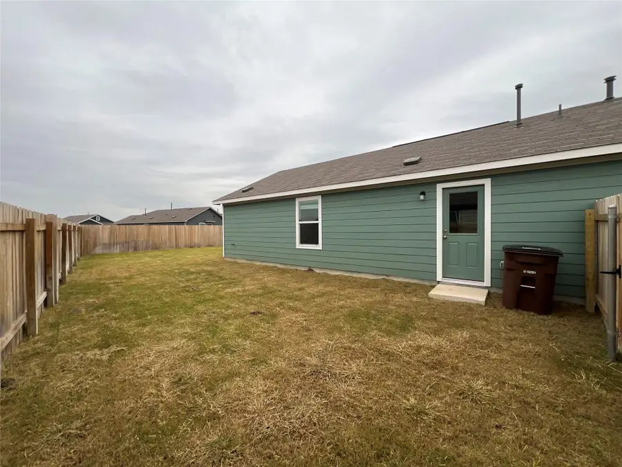 420 Halfmoon Dr, Lockhart, TX 78644 - Image #3