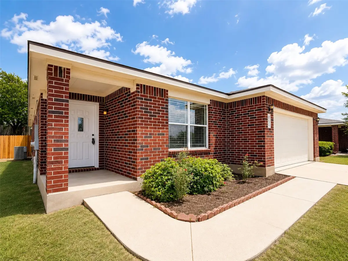 906 W South St, Leander, TX 78641 - #1
