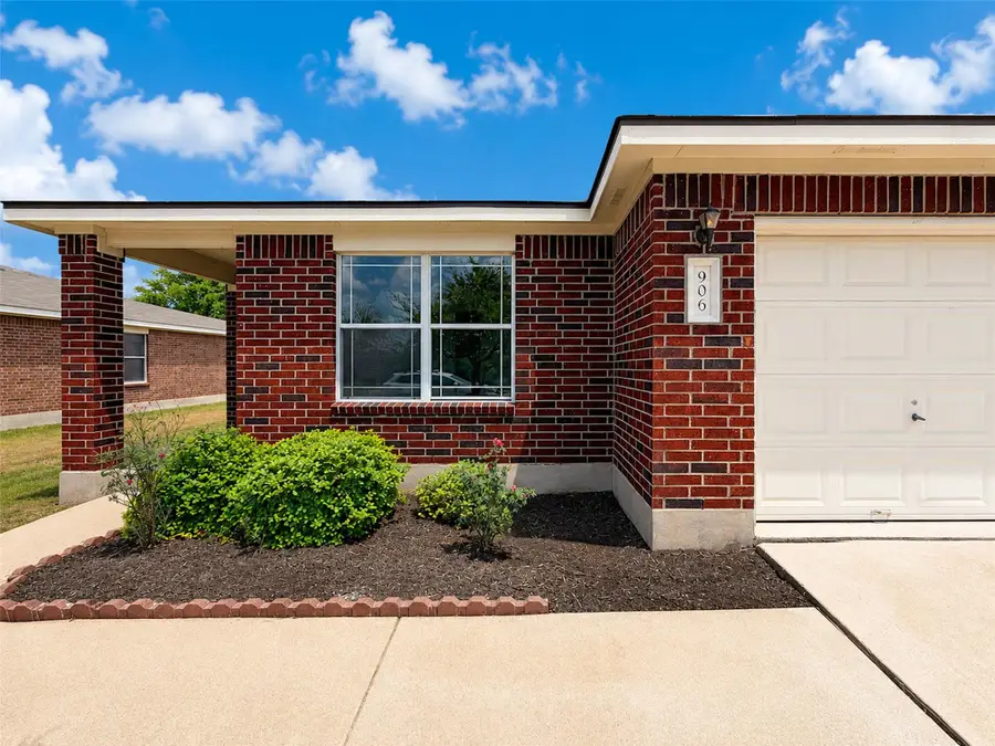 906 W South St, Leander, TX 78641 - #3