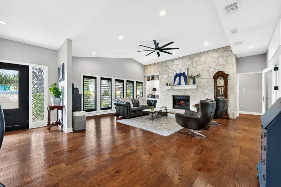 5 Leafdale Pt, The Hills, TX 78738 - #3