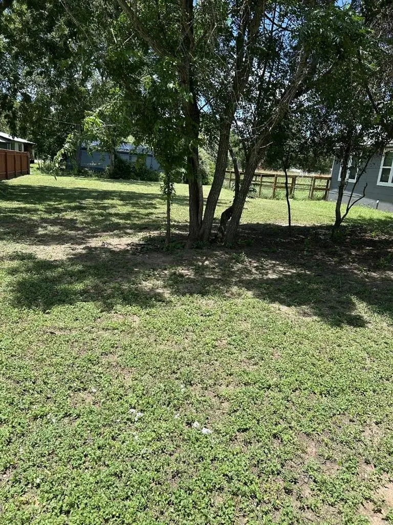 704 Hill St, Smithville, TX 78957 - #1