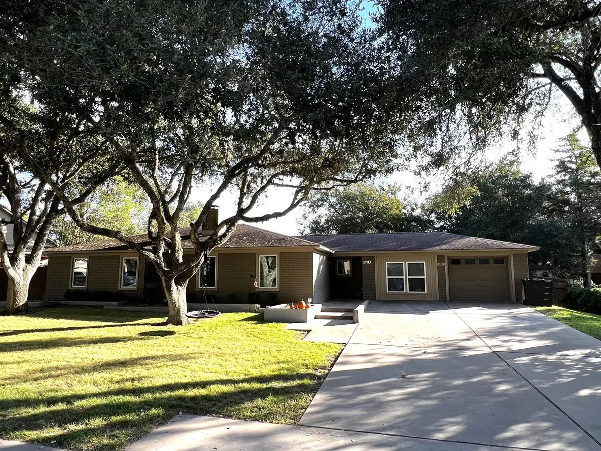 310 Buckeye Trl, La Grange, TX 78945 - #1