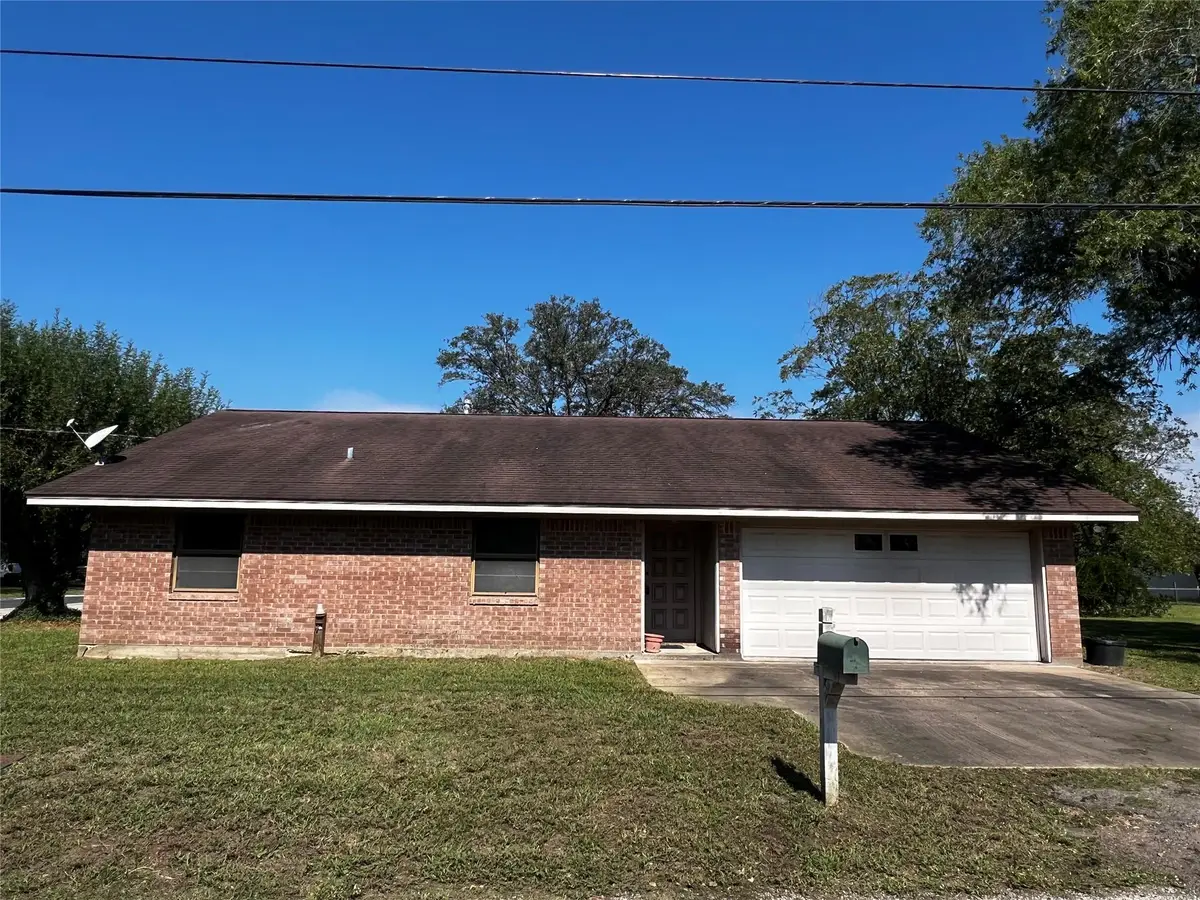 405 E Roitsch Ln, La Grange, TX 78945 - #1